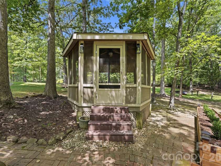 2505 Mountain Folk Lane, Waxhaw, NC 28173.  MLS# CAR4414294, YatesRealty ID 47516. 