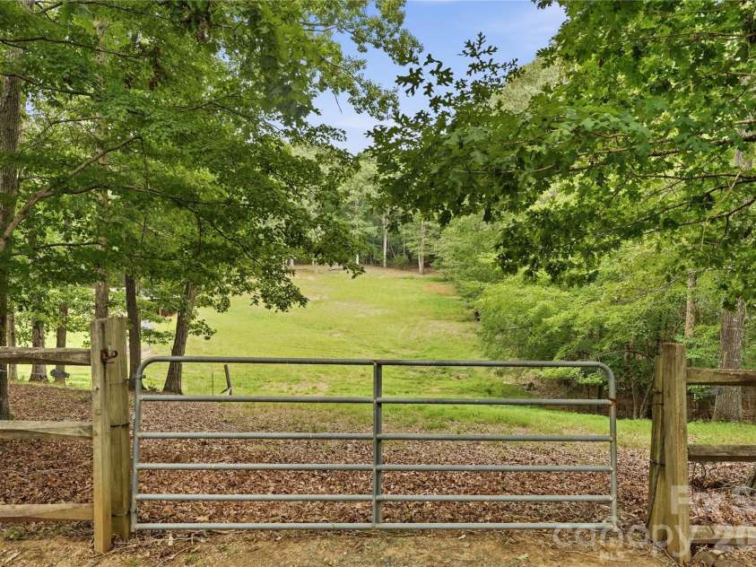 2505 Mountain Folk Lane, Waxhaw, NC 28173.  MLS# CAR4414294, YatesRealty ID 47516. 
