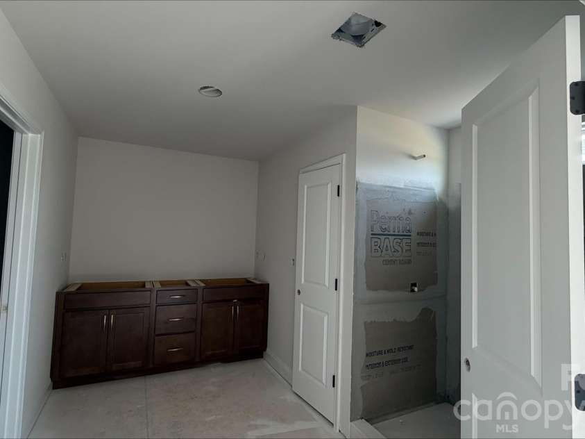 133 Howe Road, Mooresville, NC 28115.  MLS# CAR4418783, YatesRealty ID 47518. Premier Bath