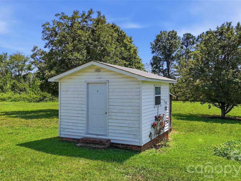 2185 Ridge Road, Salisbury, NC 28144.  MLS# CAR4418543, YatesRealty ID 47521. 