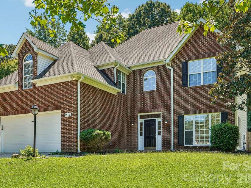 1916 Wilrose Place, Matthews, NC 28105.  MLS# CAR4417599, YatesRealty ID 47523. 