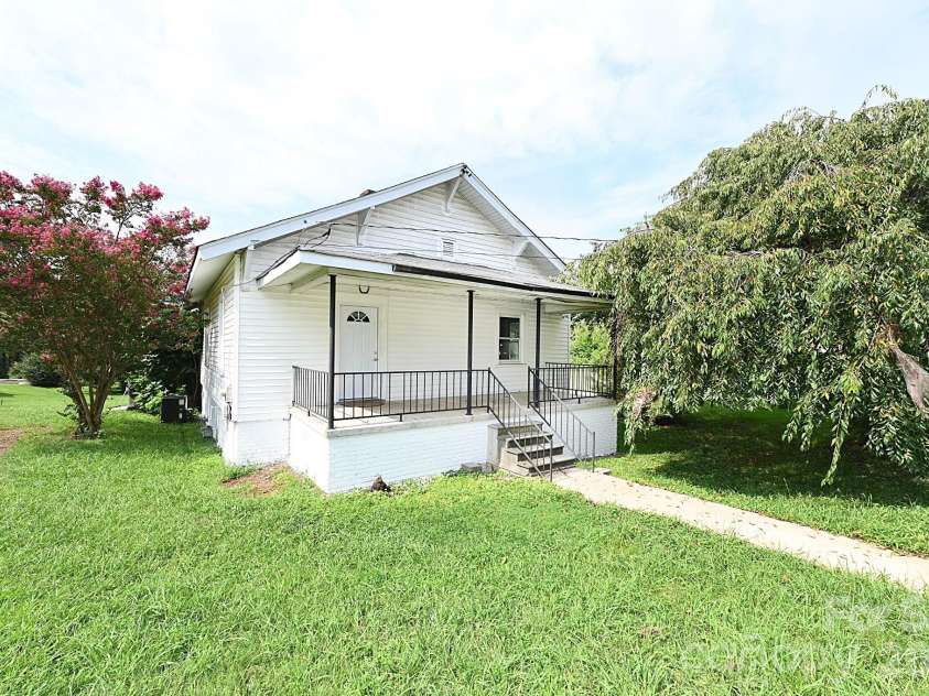 1632 C Avenue, Hickory, NC 28602.  MLS# CAR4413915, YatesRealty ID 47526. 