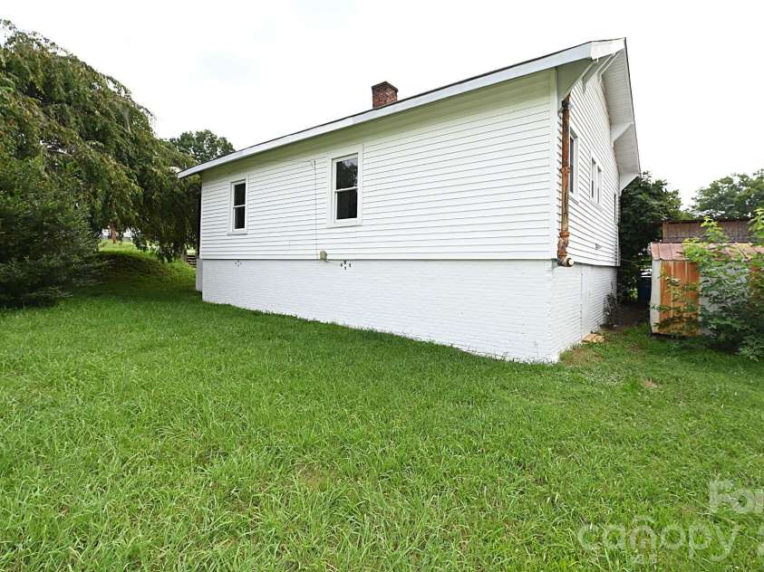 1632 C Avenue, Hickory, NC 28602.  MLS# CAR4413915, YatesRealty ID 47526. 