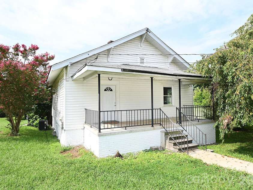 1632 C Avenue, Hickory, NC 28602.  MLS# CAR4413915, YatesRealty ID 47526. 