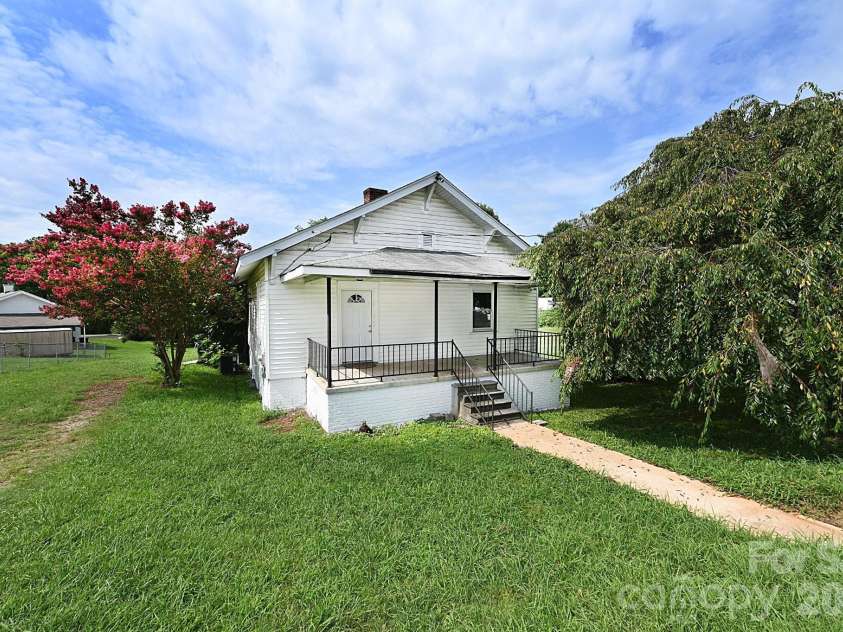 1632 C Avenue, Hickory, NC 28602.  MLS# CAR4413915, YatesRealty ID 47526. 