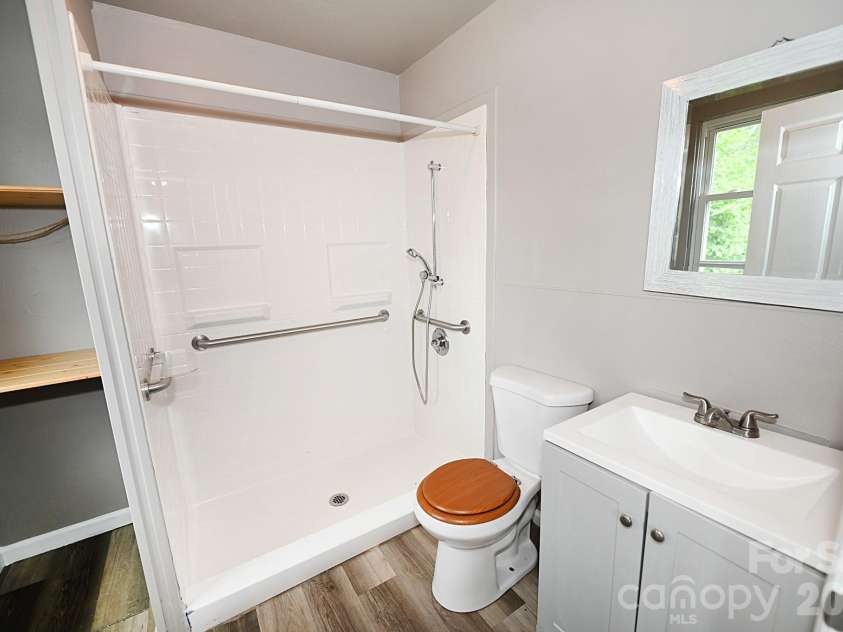 1632 C Avenue, Hickory, NC 28602.  MLS# CAR4413915, YatesRealty ID 47526. Bathroom