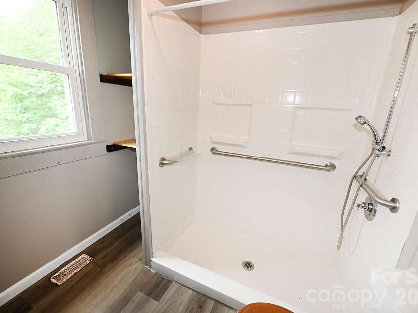 1632 C Avenue, Hickory, NC 28602.  MLS# CAR4413915, YatesRealty ID 47526. Bathroom