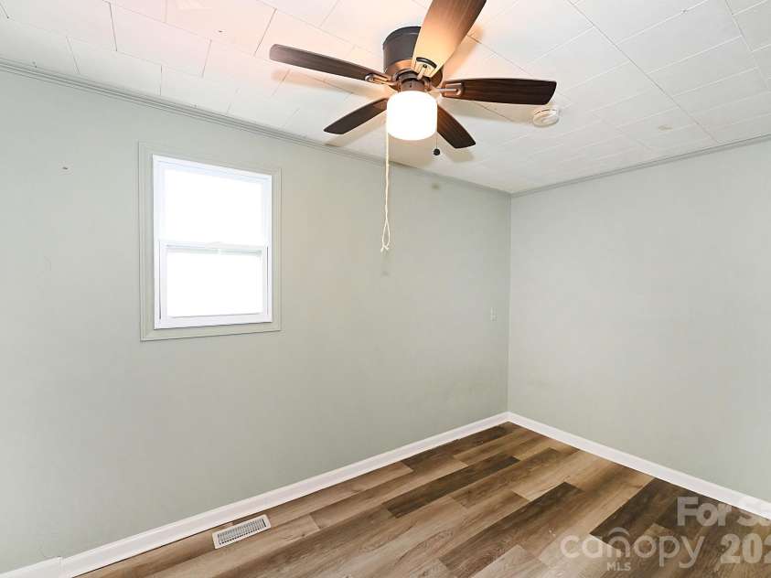 1632 C Avenue, Hickory, NC 28602.  MLS# CAR4413915, YatesRealty ID 47526. Office/ Flex Room