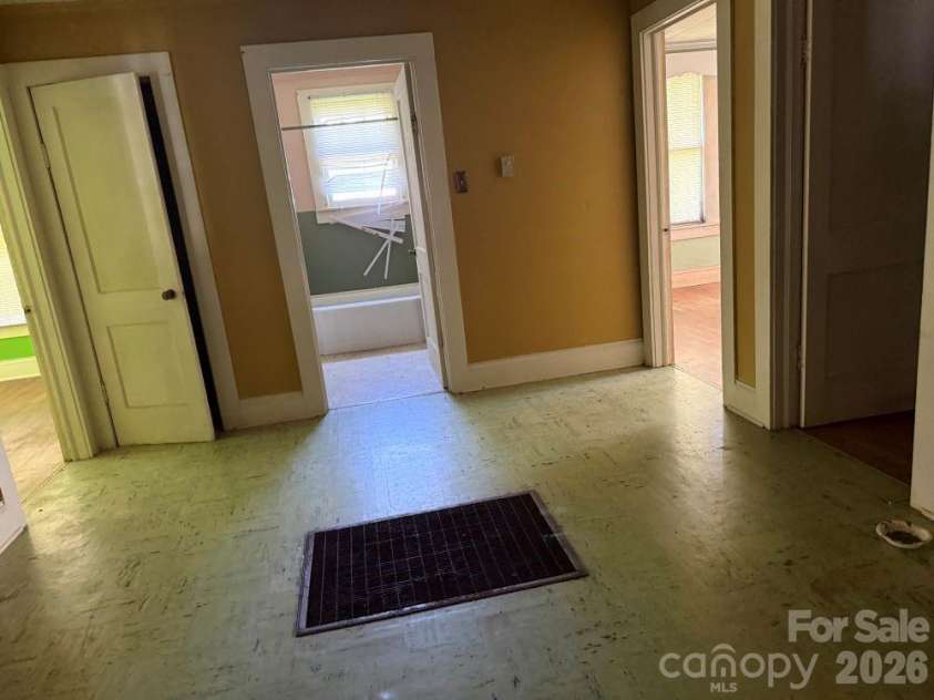 1710 STOKES FERRY Road, Salisbury, NC 28144.  MLS# CAR4418691, YatesRealty ID 47527. CENTRAL HALLWAY