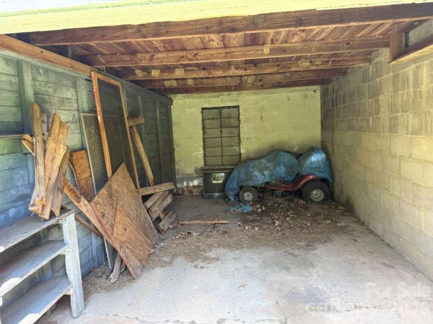 1710 STOKES FERRY Road, Salisbury, NC 28144.  MLS# CAR4418691, YatesRealty ID 47527. GARAGE 3