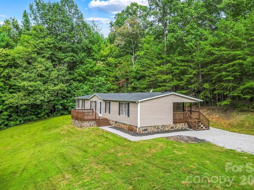 390 Stacy Hollow Drive, Marion, NC 28752.  MLS# CAR4419206, YatesRealty ID 47528. 