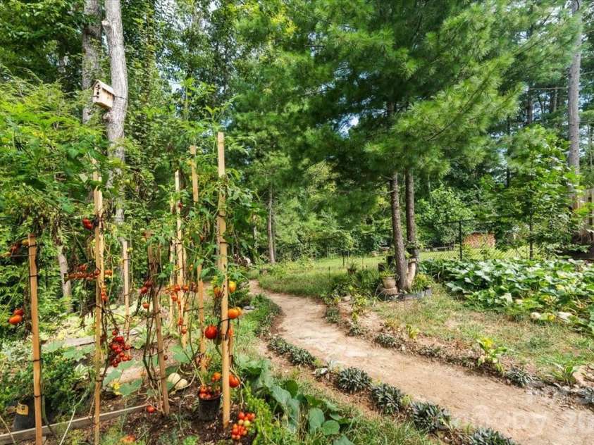 333 Oak Branch Road, Arden, NC 28704.  MLS# CAR4419270, YatesRealty ID 47529. 