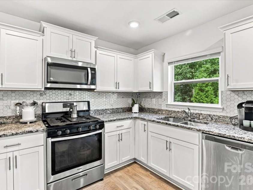 333 Oak Branch Road, Arden, NC 28704.  MLS# CAR4419270, YatesRealty ID 47529. 