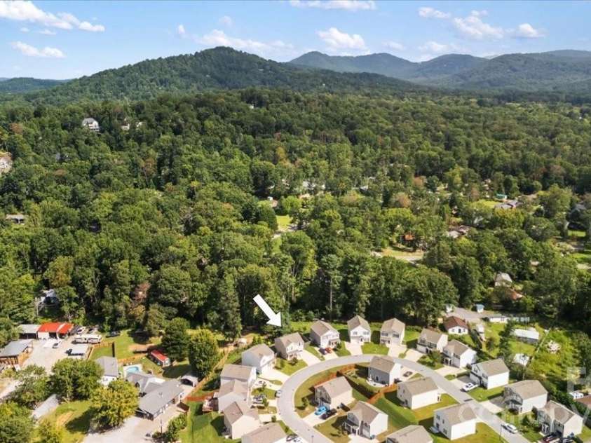 333 Oak Branch Road, Arden, NC 28704.  MLS# CAR4419270, YatesRealty ID 47529. 