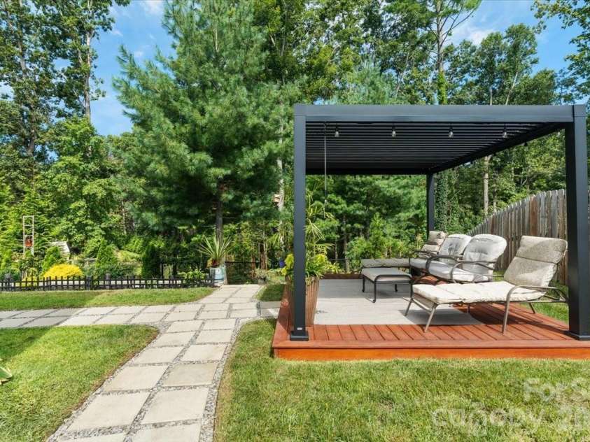 333 Oak Branch Road, Arden, NC 28704.  MLS# CAR4419270, YatesRealty ID 47529. 
