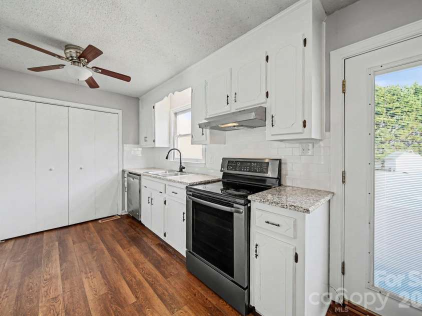 102 Roxie Lane, Belmont, NC 28012.  MLS# CAR4349587, YatesRealty ID 4753. 