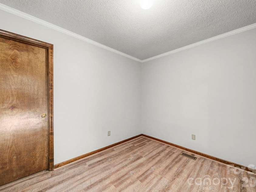 102 Roxie Lane, Belmont, NC 28012.  MLS# CAR4349587, YatesRealty ID 4753. 