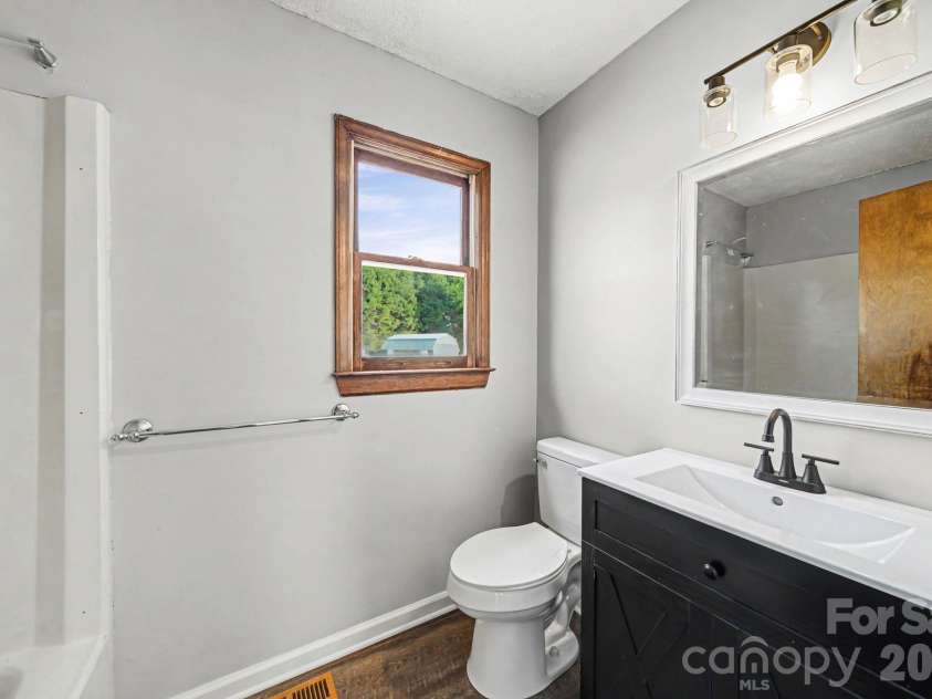102 Roxie Lane, Belmont, NC 28012.  MLS# CAR4349587, YatesRealty ID 4753. 