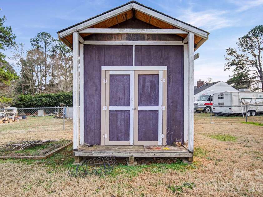102 Roxie Lane, Belmont, NC 28012.  MLS# CAR4349587, YatesRealty ID 4753. 