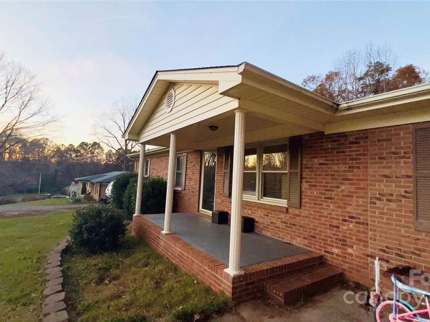 124 Riley Road, Dallas, NC 28034.  MLS# CAR4244655, YatesRealty ID 4753. 