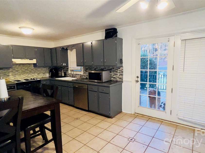 124 Riley Road, Dallas, NC 28034.  MLS# CAR4244655, YatesRealty ID 4753. 