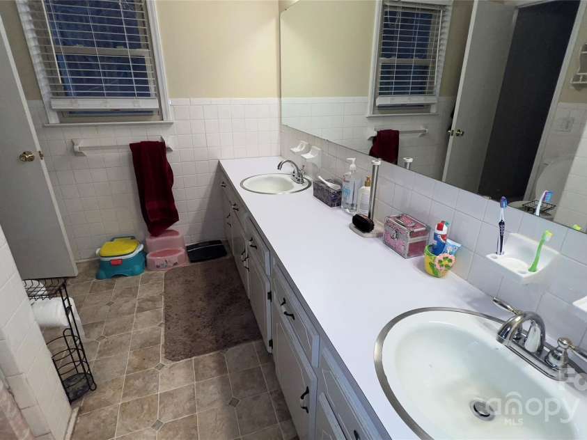 124 Riley Road, Dallas, NC 28034.  MLS# CAR4244655, YatesRealty ID 4753. 