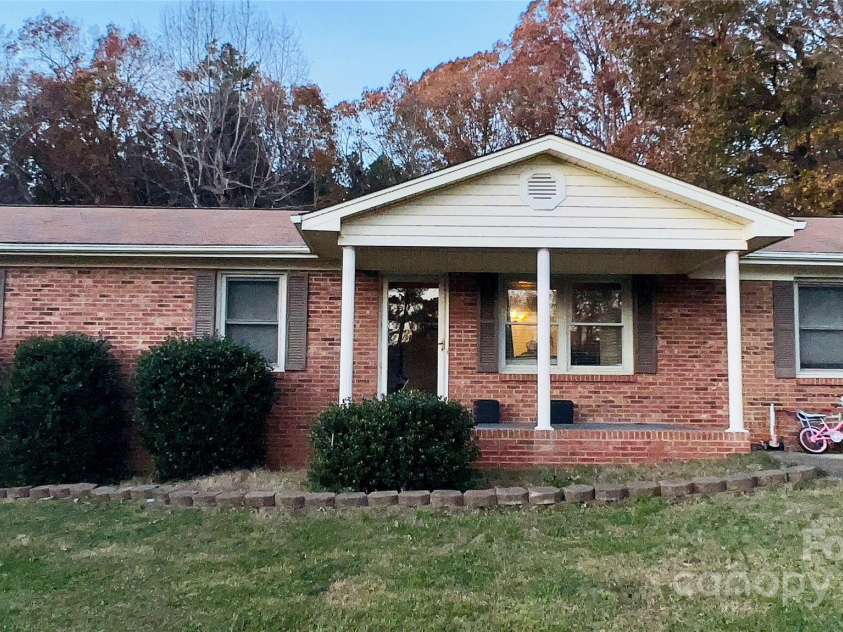124 Riley Road, Dallas, NC 28034.  MLS# CAR4244655, YatesRealty ID 4753. 