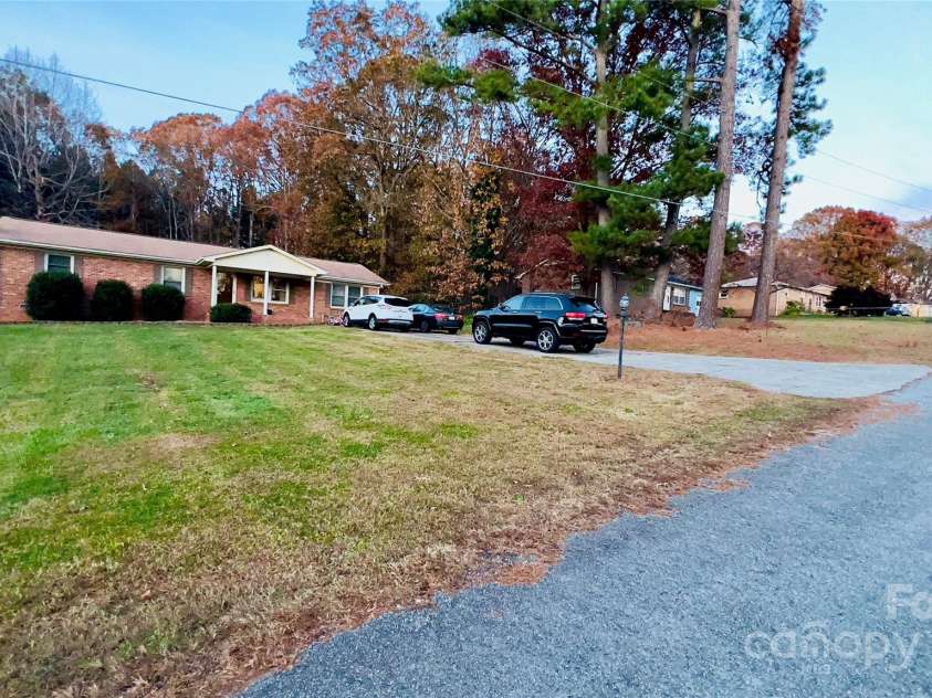 124 Riley Road, Dallas, NC 28034.  MLS# CAR4244655, YatesRealty ID 4753. 