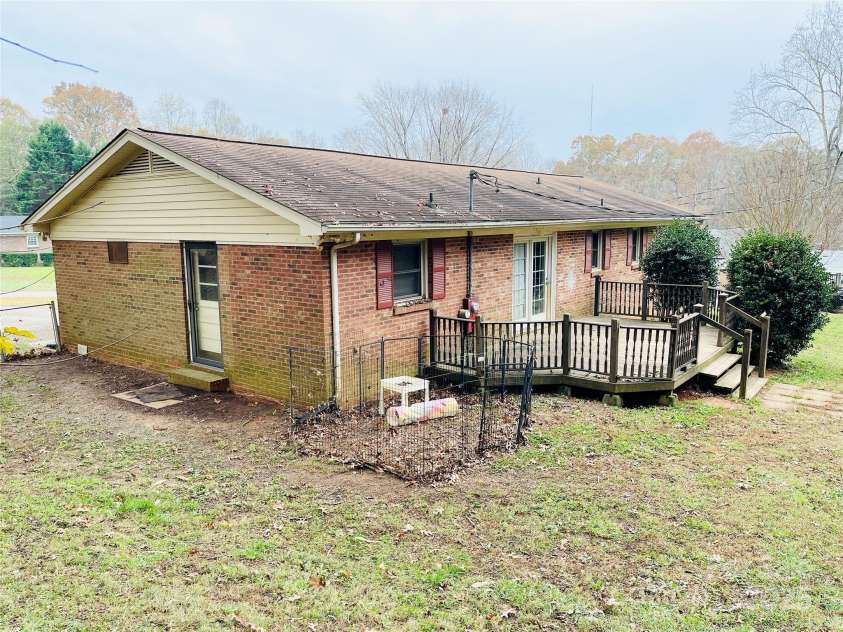 124 Riley Road, Dallas, NC 28034.  MLS# CAR4244655, YatesRealty ID 4753. 