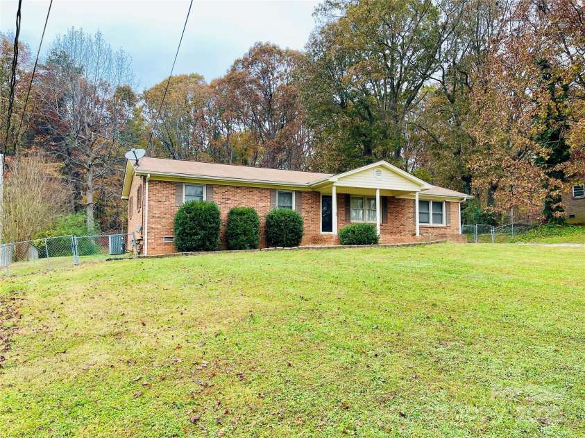 124 Riley Road, Dallas, NC 28034.  MLS# CAR4244655, YatesRealty ID 4753. 