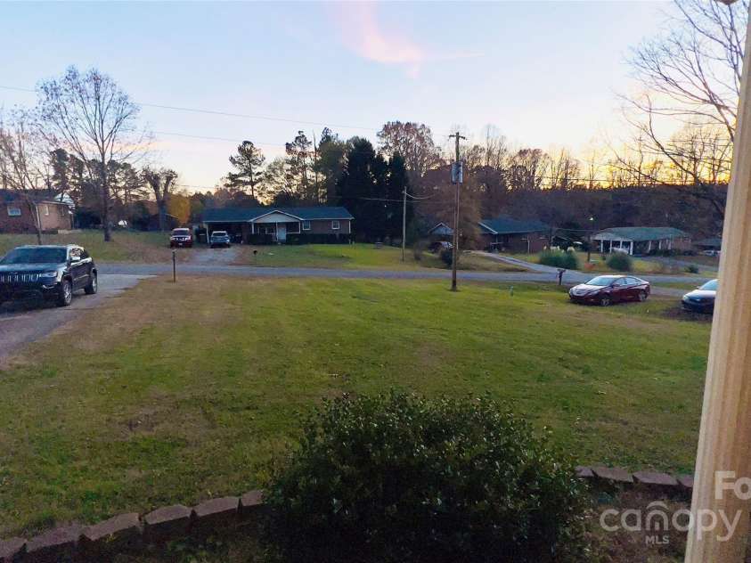 124 Riley Road, Dallas, NC 28034.  MLS# CAR4244655, YatesRealty ID 4753. Huge front yard!