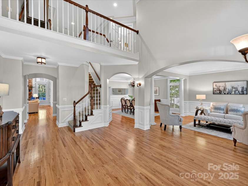 16128 Bridgehampton Club Drive, Charlotte, NC 28277.  MLS# CAR4308778, YatesRealty ID 4753. Grand entry and foyer