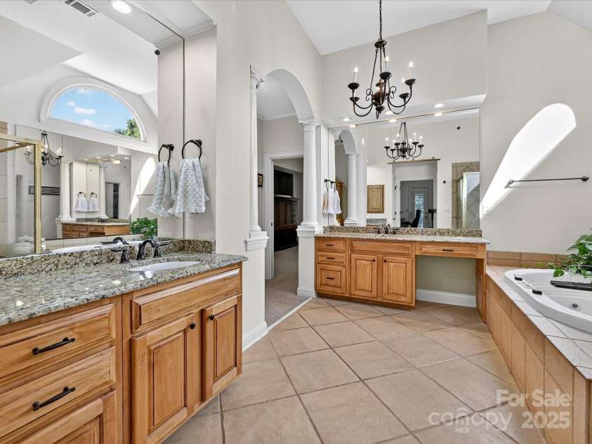 16128 Bridgehampton Club Drive, Charlotte, NC 28277.  MLS# CAR4308778, YatesRealty ID 4753. Primary bath