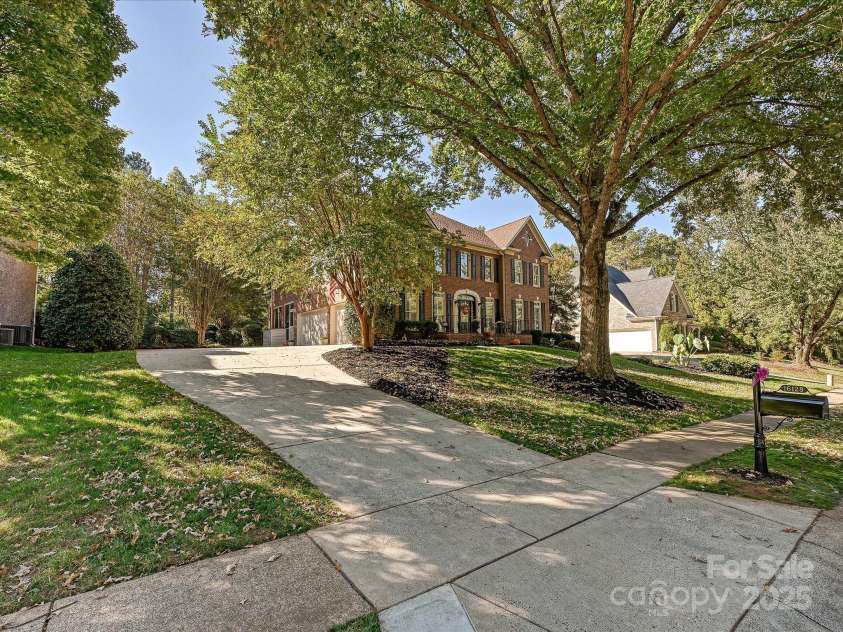 16128 Bridgehampton Club Drive, Charlotte, NC 28277.  MLS# CAR4308778, YatesRealty ID 4753. Welcome home! 