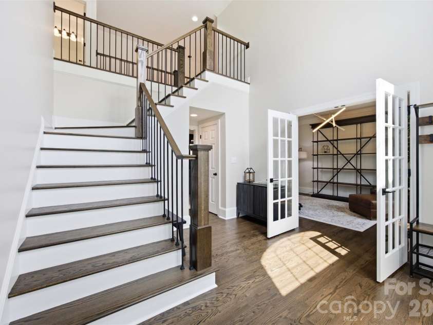 1002 Heather Glen Drive, Matthews, NC 28104.  MLS# CAR4418895, YatesRealty ID 47535. 