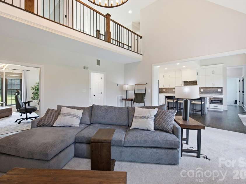 1002 Heather Glen Drive, Matthews, NC 28104.  MLS# CAR4418895, YatesRealty ID 47535. 