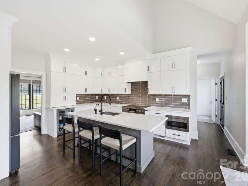 1002 Heather Glen Drive, Matthews, NC 28104.  MLS# CAR4418895, YatesRealty ID 47535. 