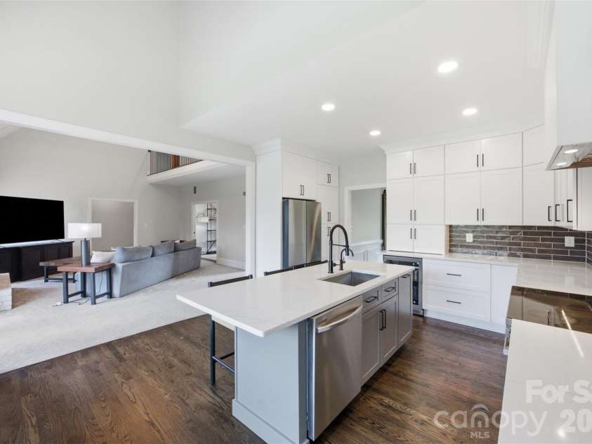 1002 Heather Glen Drive, Matthews, NC 28104.  MLS# CAR4418895, YatesRealty ID 47535. 