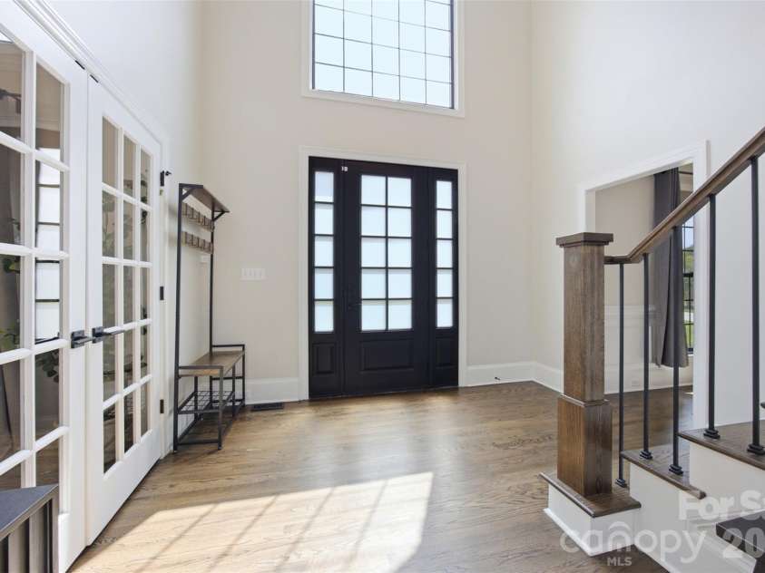 1002 Heather Glen Drive, Matthews, NC 28104.  MLS# CAR4418895, YatesRealty ID 47535. 