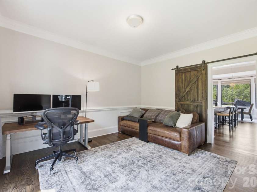1002 Heather Glen Drive, Matthews, NC 28104.  MLS# CAR4418895, YatesRealty ID 47535. 