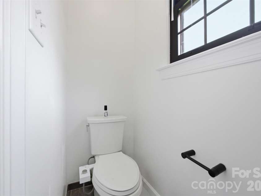 1002 Heather Glen Drive, Matthews, NC 28104.  MLS# CAR4418895, YatesRealty ID 47535. 