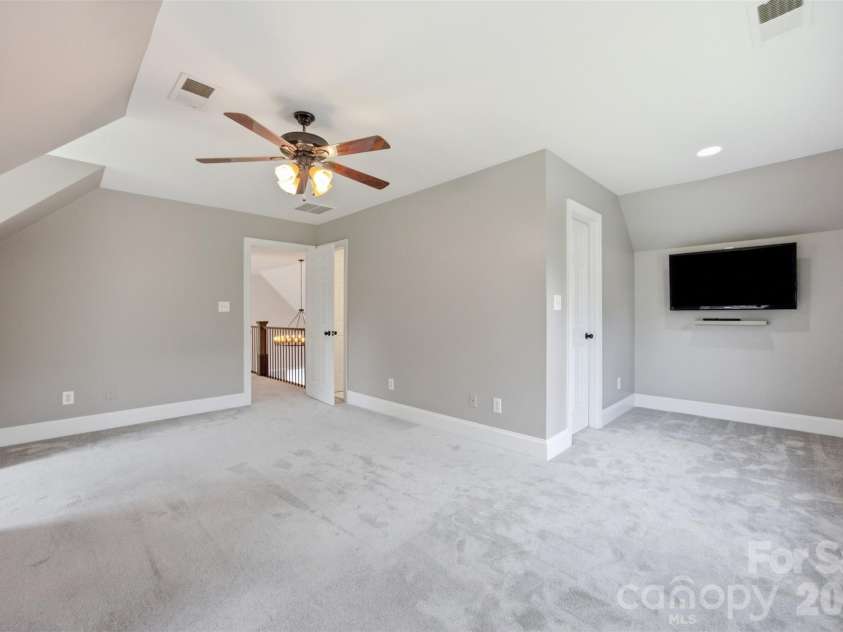 1002 Heather Glen Drive, Matthews, NC 28104.  MLS# CAR4418895, YatesRealty ID 47535. 