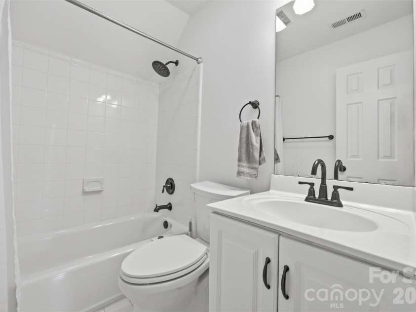 1002 Heather Glen Drive, Matthews, NC 28104.  MLS# CAR4418895, YatesRealty ID 47535. 