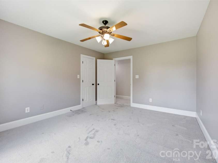 1002 Heather Glen Drive, Matthews, NC 28104.  MLS# CAR4418895, YatesRealty ID 47535. 