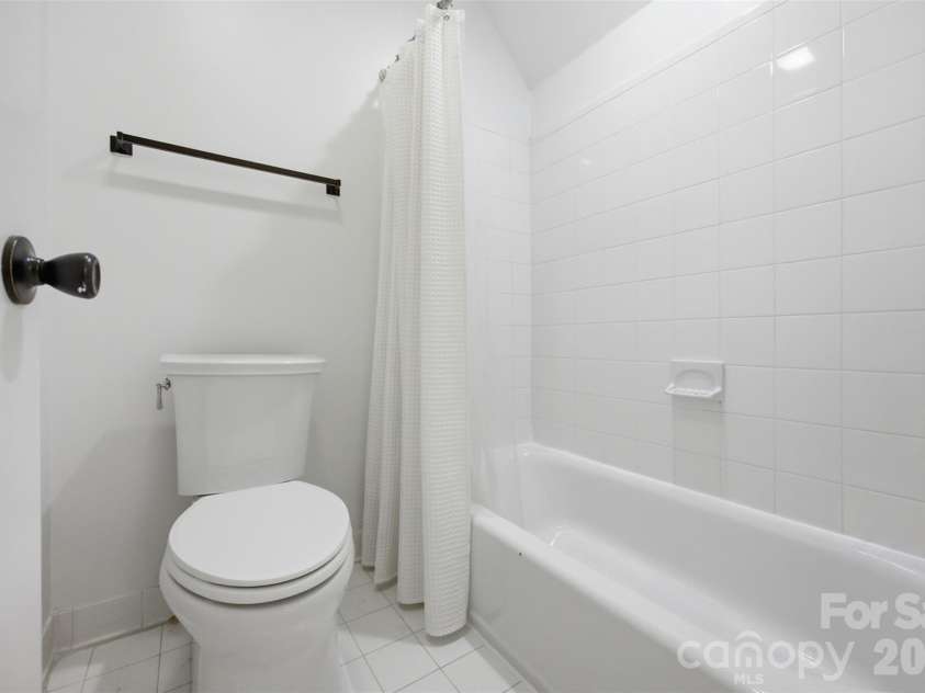 1002 Heather Glen Drive, Matthews, NC 28104.  MLS# CAR4418895, YatesRealty ID 47535. 