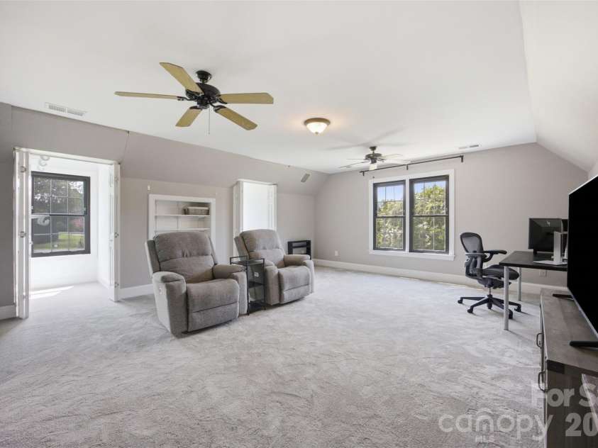 1002 Heather Glen Drive, Matthews, NC 28104.  MLS# CAR4418895, YatesRealty ID 47535. 