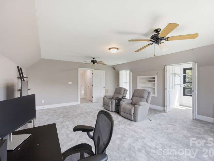 1002 Heather Glen Drive, Matthews, NC 28104.  MLS# CAR4418895, YatesRealty ID 47535. 