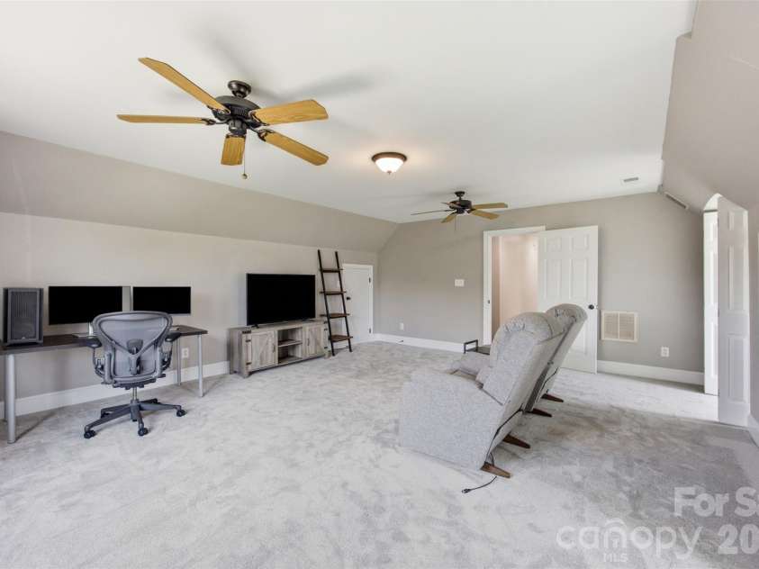 1002 Heather Glen Drive, Matthews, NC 28104.  MLS# CAR4418895, YatesRealty ID 47535. 