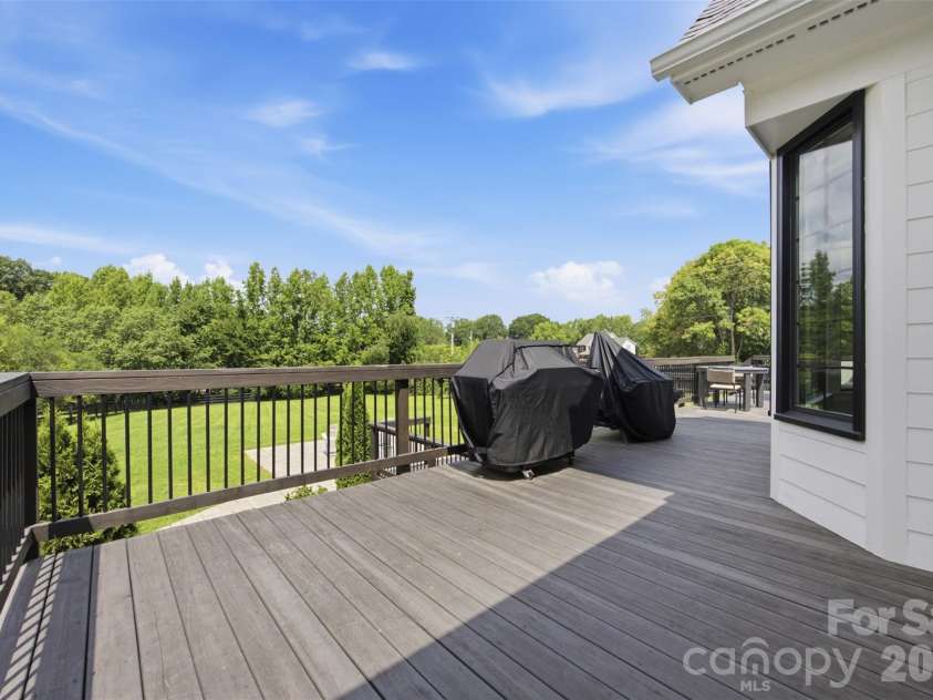 1002 Heather Glen Drive, Matthews, NC 28104.  MLS# CAR4418895, YatesRealty ID 47535. 