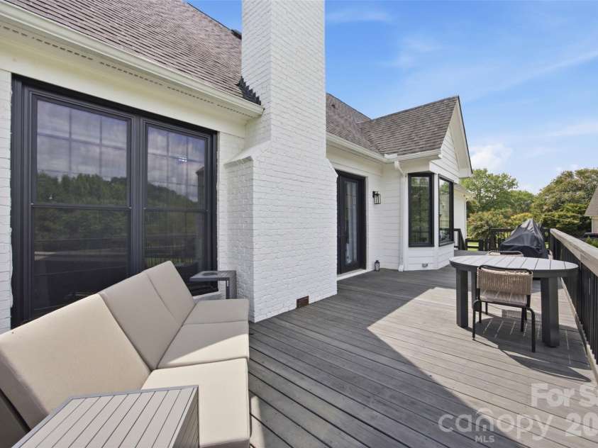 1002 Heather Glen Drive, Matthews, NC 28104.  MLS# CAR4418895, YatesRealty ID 47535. 